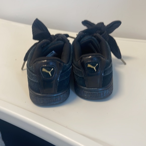 Puma suede black shoe with gold with glittery midsole - Picture 4 of 10